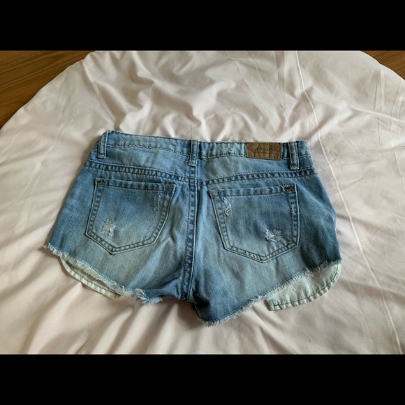 Distressed shorts - Picture 2 of 2